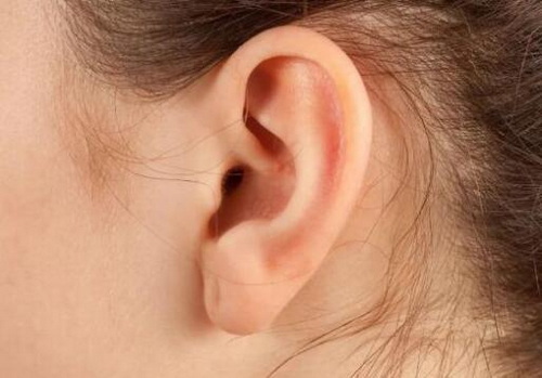 隆鼻取耳软骨耳朵变形能修复吗(隆鼻用耳软骨耳朵会变形吗)