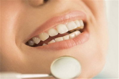 树脂补牙和牙龈有缝隙(树脂补牙对牙龈的影响)