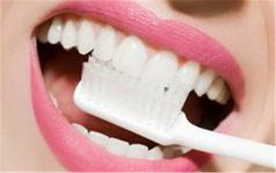 做种植牙需要多长时间能安上牙(种植牙每根需要多长时间)