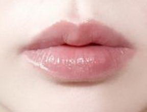 自体脂肪丰唇要做几次手术_自体脂肪丰唇后多久可以涂口红