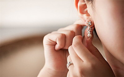 孩子出生时耳朵边上有个小眼是怎么了(耳前乳突是什么？)
