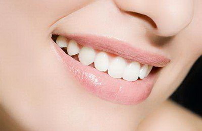 安全美白牙齿产品:改变你的微笑(怎样安全美白牙齿)