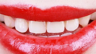 牙齿黄用什么可以洗牙[牙齿黄了用什么办法可以刷白]