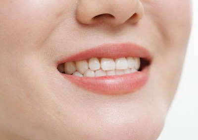 牙齿蛀牙怎么引起的「牙齿怎么会有蛀牙」