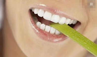 补牙以后吃东西为什么有牙脚印_补牙黑的没磨干净就补