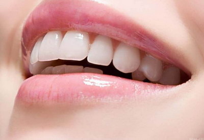 牙齿要多久才能白_洗牙齿的危害多久才能消除