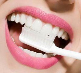 牙龈出血牙齿松动怎么问事并且还伴有口臭_牙齿松动牙龈出血是什么问题