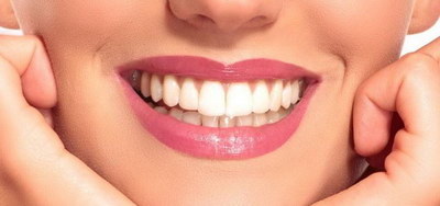 牙齿矫正的过程中牙龈上凸起硬包【牙齿矫正过程中出现牙龈瘘管是怎么回事】