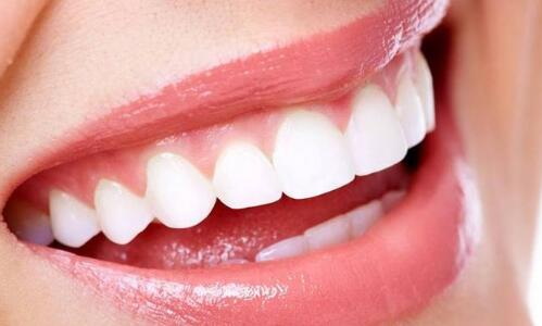 草莓美白牙齿是真的吗