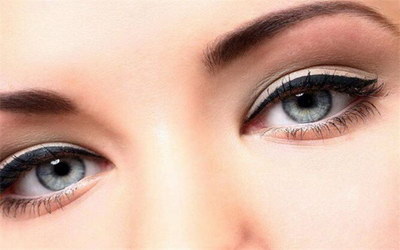 右眼肿成单眼皮怎么办_单眼皮中最好看的眼型