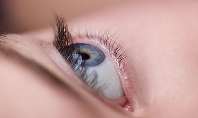 做完眼袋手术眼睛外翻「做眼袋手术恢复期间眼睛会外翻吗」